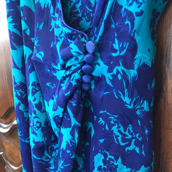 Vintage Flora King Petites 100% Silk Dress w/ Puff Sleeve
Size 4 - Picture 9 of 9